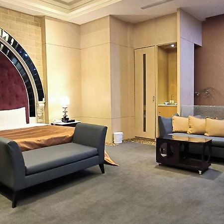Shantis Motel Chiayi Buitenkant foto