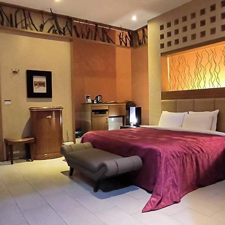 Shantis Motel Chiayi Buitenkant foto