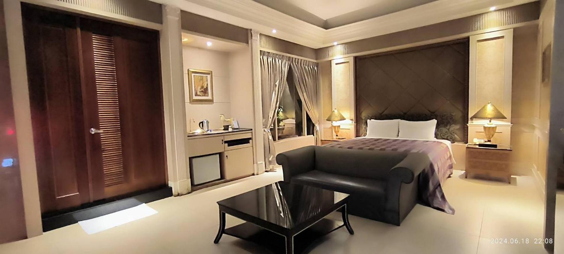 Shantis Motel Chiayi Buitenkant foto